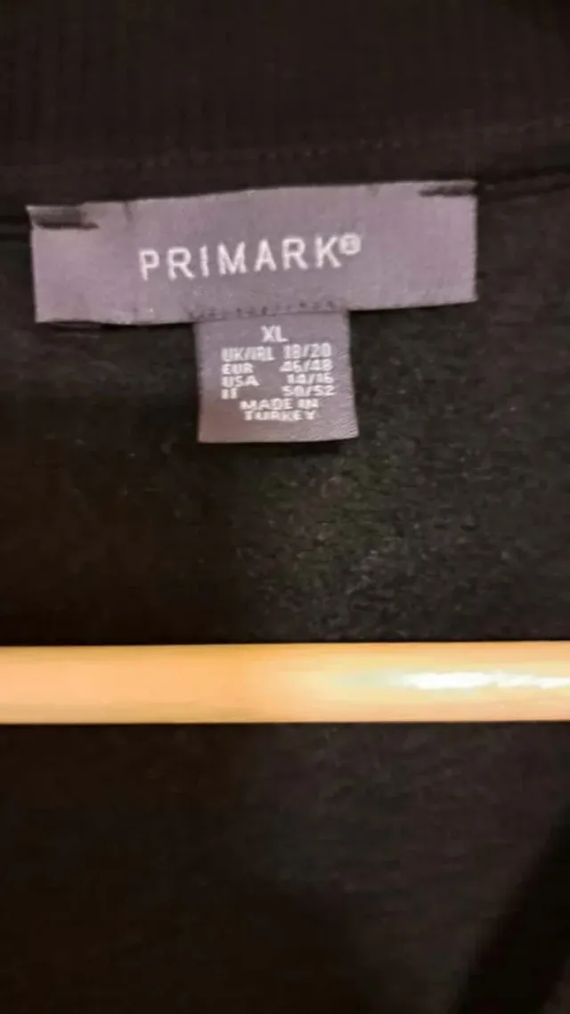 Sudadera crop top negra