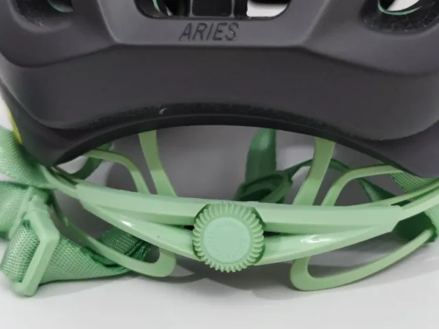 Casco Giro Aries Spherical MIPS Negro/Verde