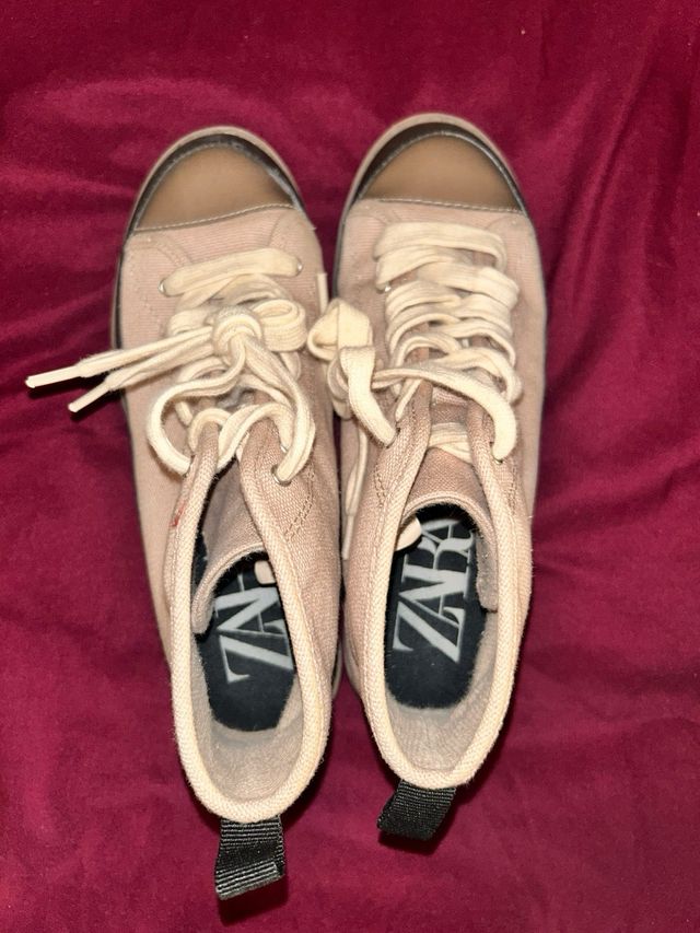 Botas de niña beige y marrón