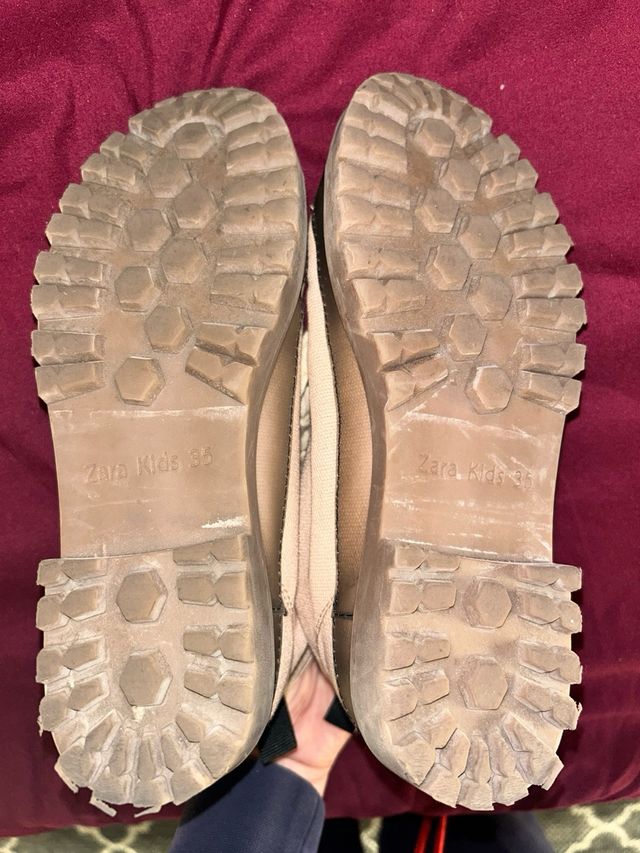 Botas de niña beige y marrón