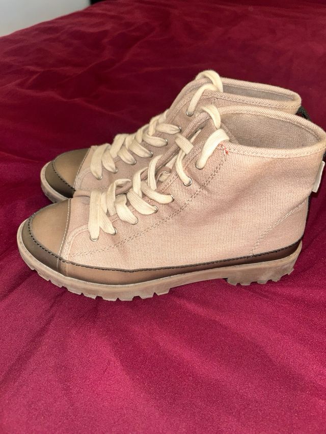 Botas de niña beige y marrón