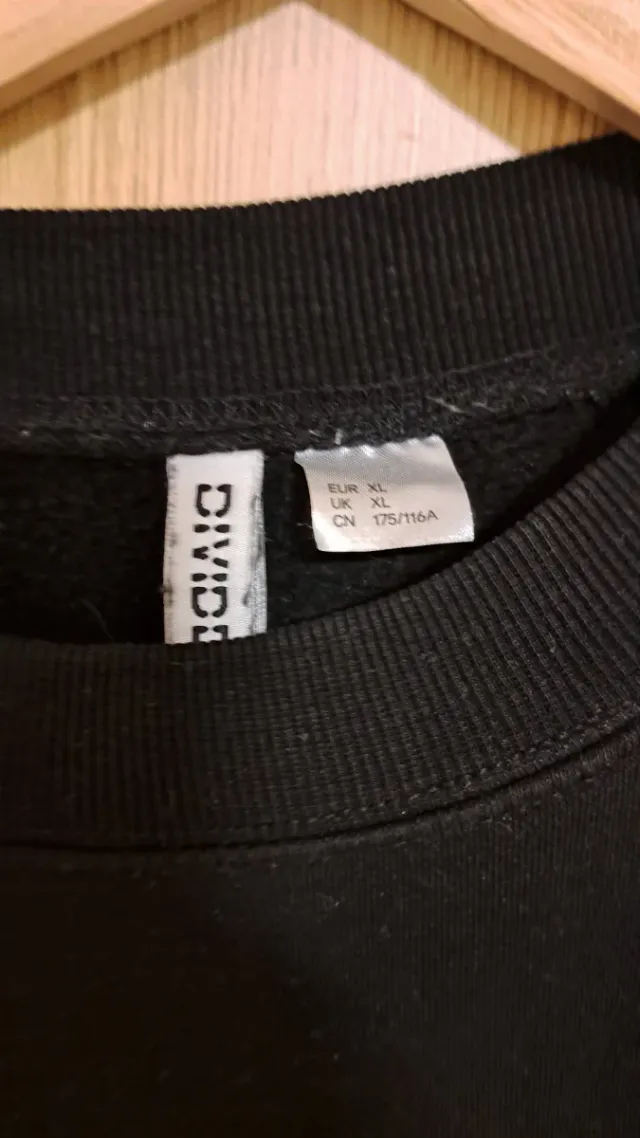 Sudadera negra oversize