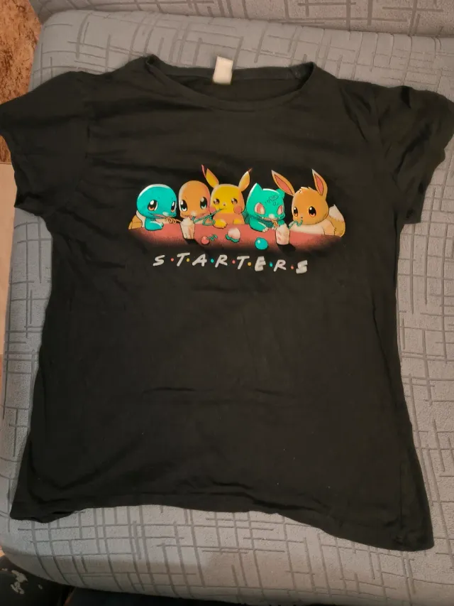 Camiseta negra Pokemon/Friends de Pampling