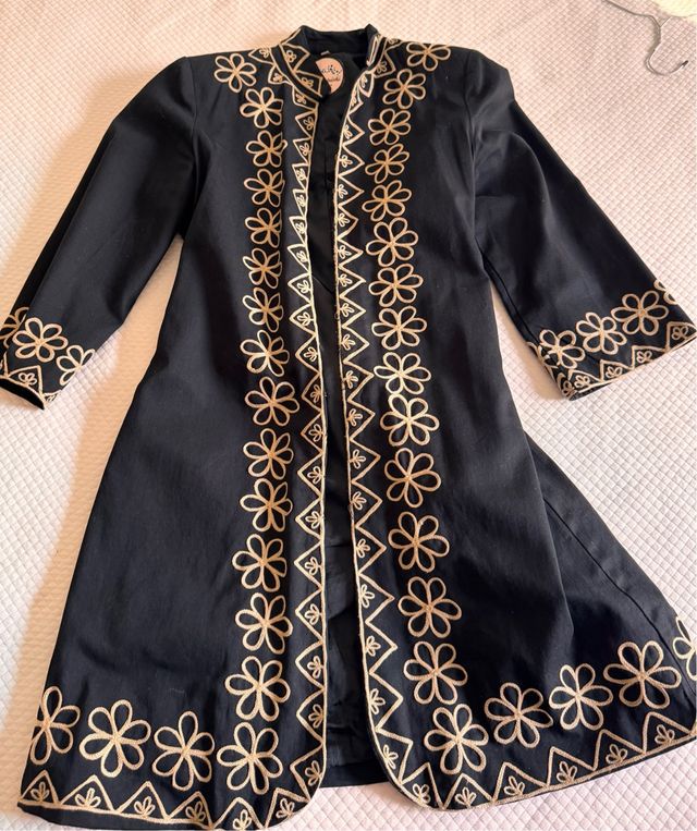 Casaca Almatrichi bordada floral