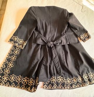 Casaca Almatrichi bordada floral