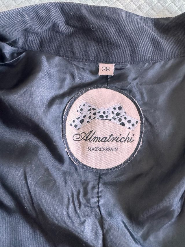 Casaca Almatrichi bordada floral