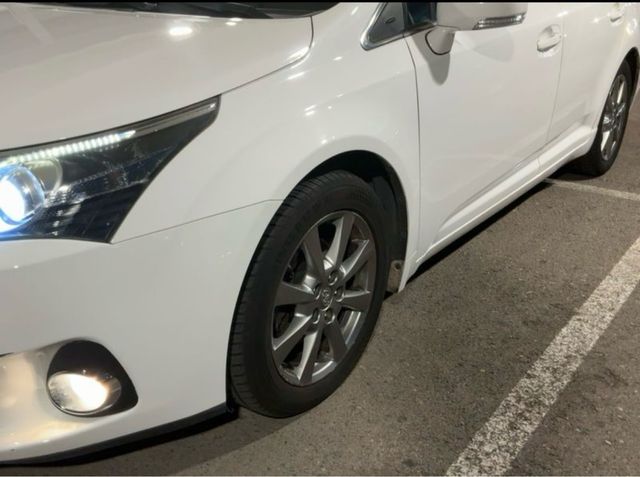 TOYOTA AVENSIS Advance 2012 122.000km Etiqueta C