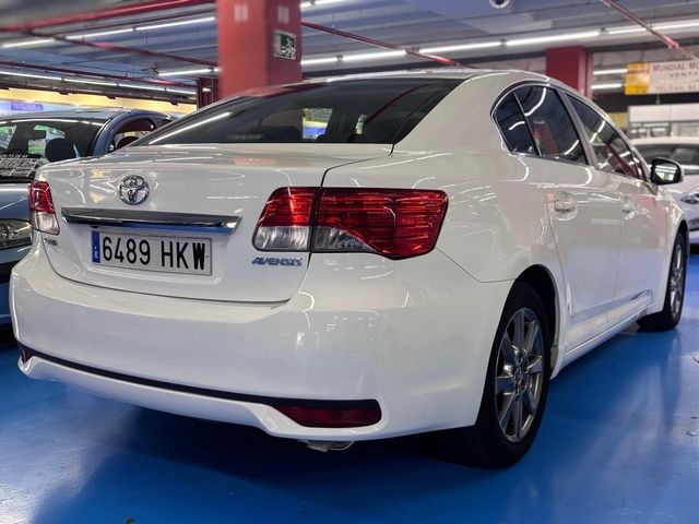 TOYOTA AVENSIS Advance 2012 122.000km Etiqueta C