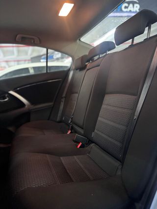 TOYOTA AVENSIS Advance 2012 122.000km Etiqueta C