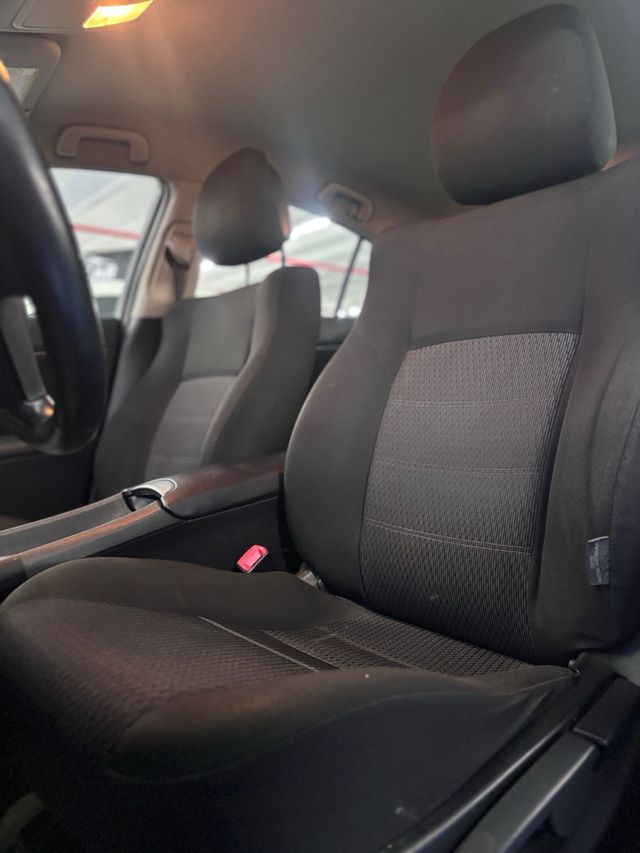 TOYOTA AVENSIS Advance 2012 122.000km Etiqueta C