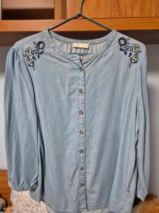 Camisa vaquera bordada floral XXL