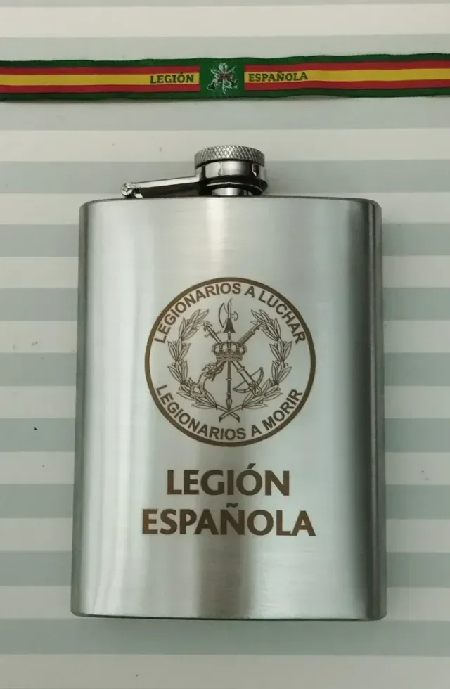 REBAJADO: PETACA INOXIDABLE LEGION +REGALO PULSERA