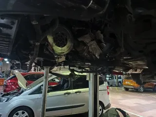 Mecánico coches Ford y multimarca.