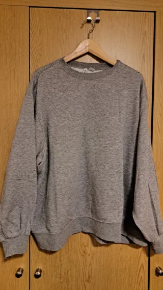 Sudadera gris oversize