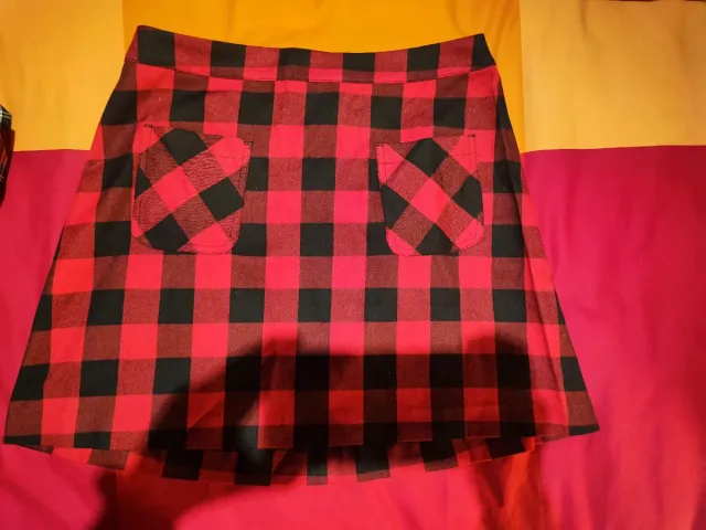 Minifalda cuadros rojos y negros