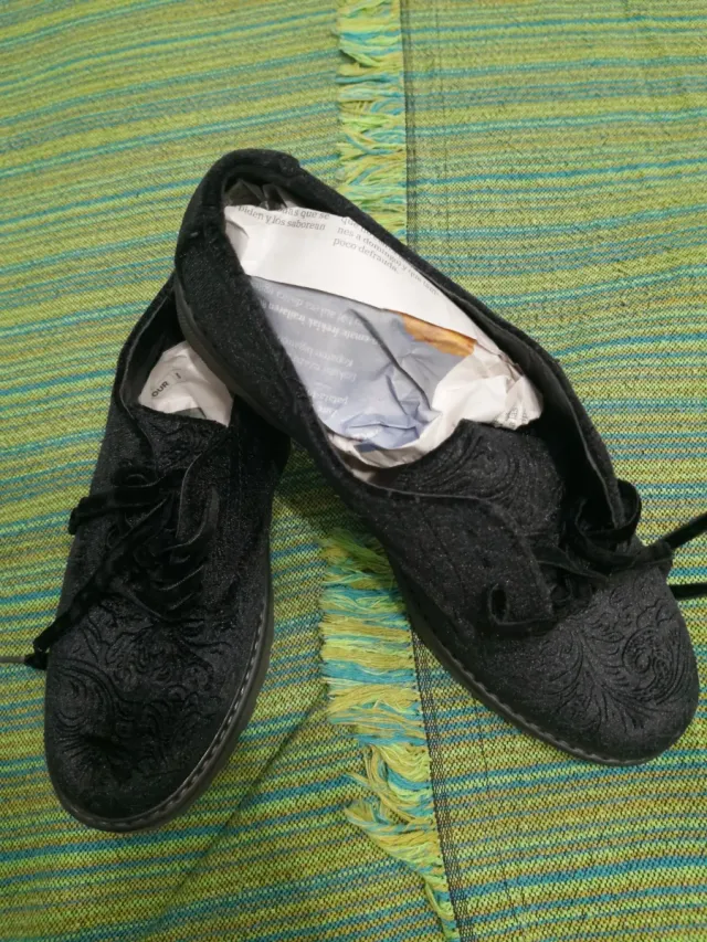 Zapatos juveniles negros con cordones