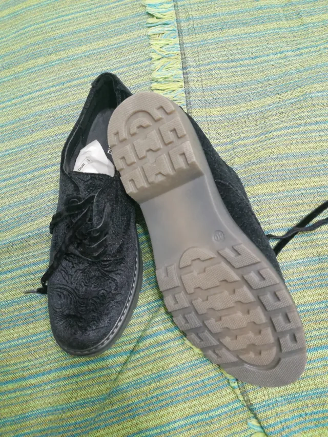 Zapatos juveniles negros con cordones