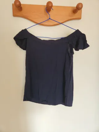Blusa azul sin hombros