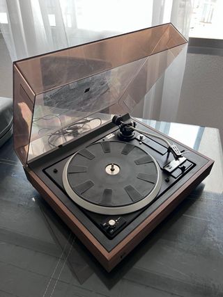 Giradischi vintage marrone e nero