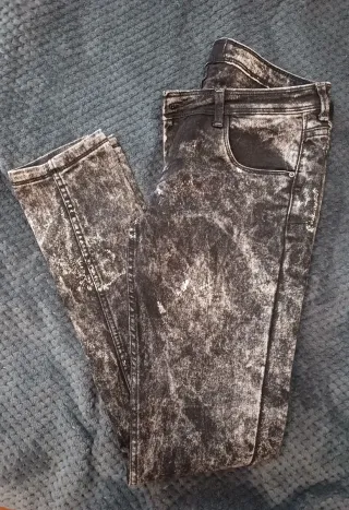 Pantalones vaqueros desgastados