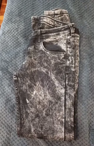 Pantalones vaqueros desgastados