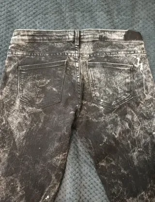 Pantalones vaqueros desgastados