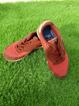 Zapatos Reebok Rojos y Dorados