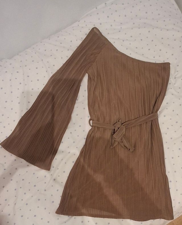 Vestido marrón de gasa