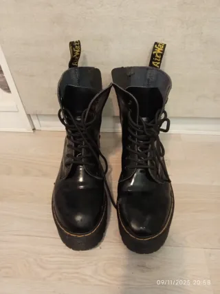 Botas Dr. Martens negras charol