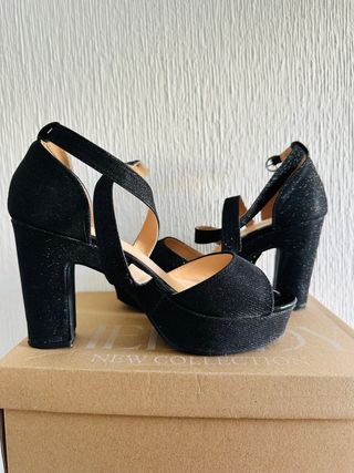 Zapatos de tacón negros con plataforma