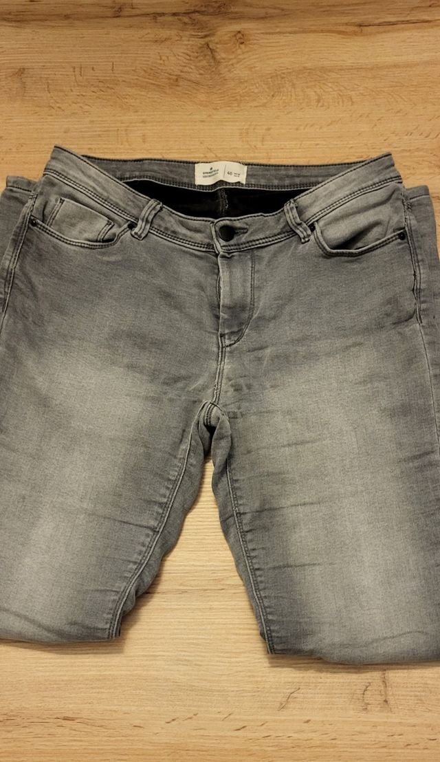 Vaqueros Springfield grises