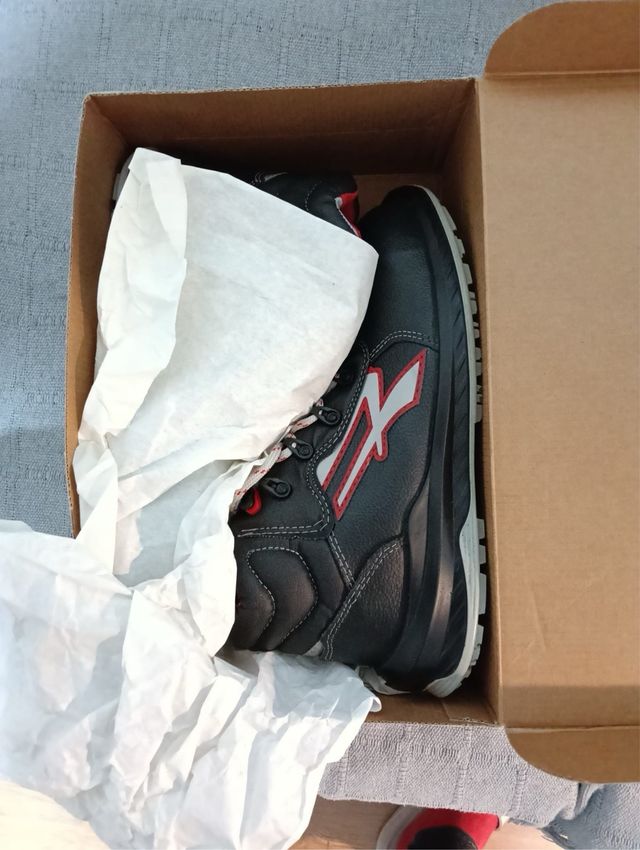 Botas de trabajo U-Power negras y rojas