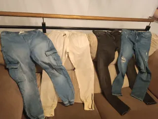 Lote 4 pantalones: cargo, chándal y pitillos