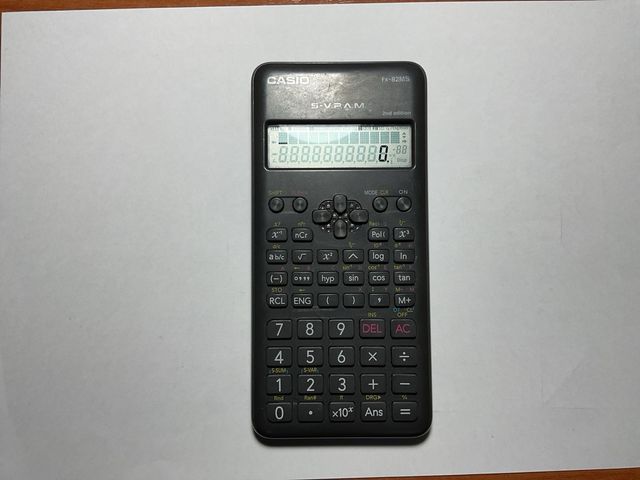 Calculadora Científica Casio fx-82MS