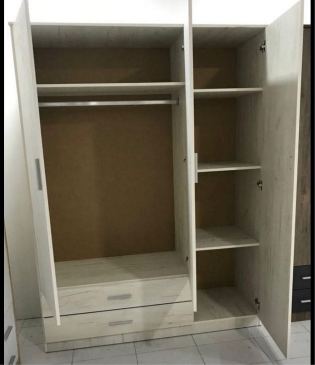 Armario 3 puertas blanco y beige