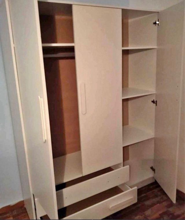 Armario 3 puertas blanco y beige