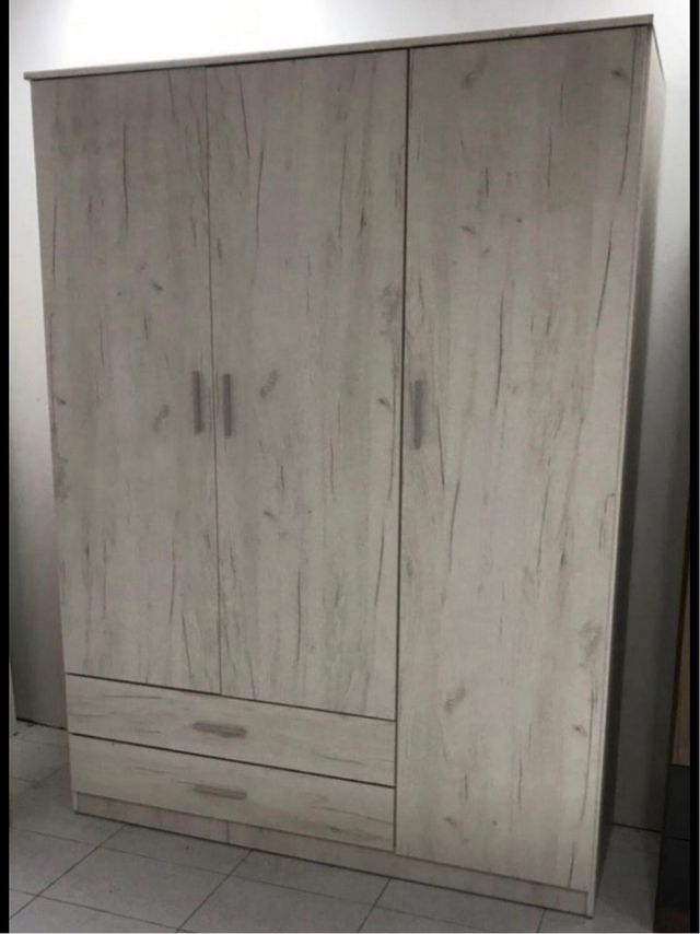 Armario 3 puertas blanco y beige