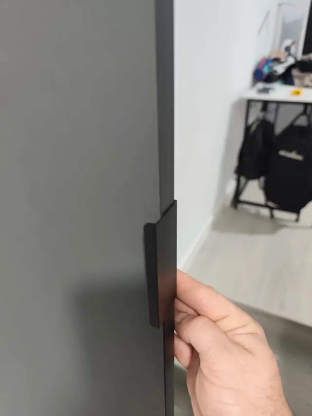 4 Tiradores Ocultos Negros 8cm