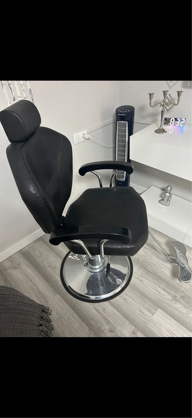 Silla de peluquería negra