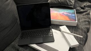 Magic Keyboard + Apple Pencil