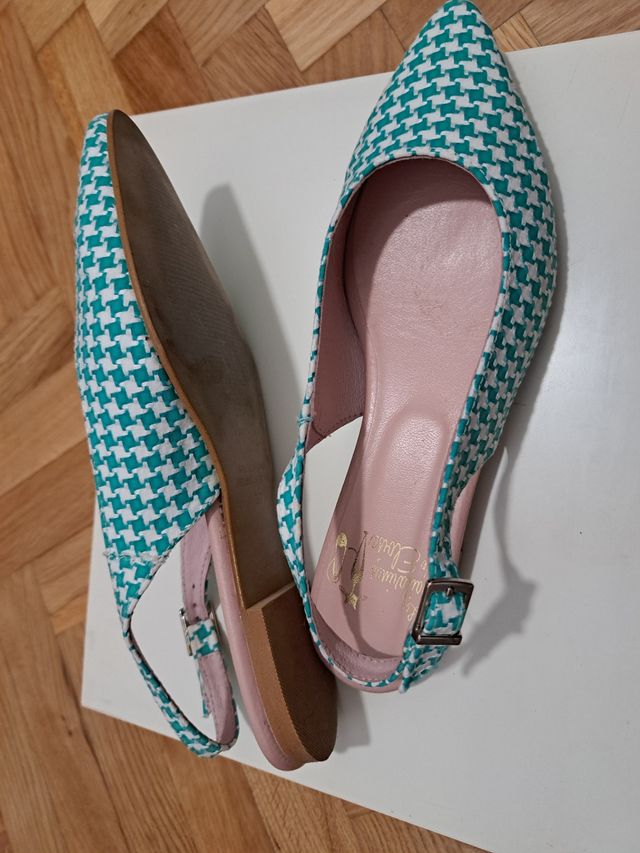 Zapatos planos destalonados con estampado