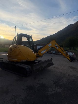 Retroexcavadora JCB 8080