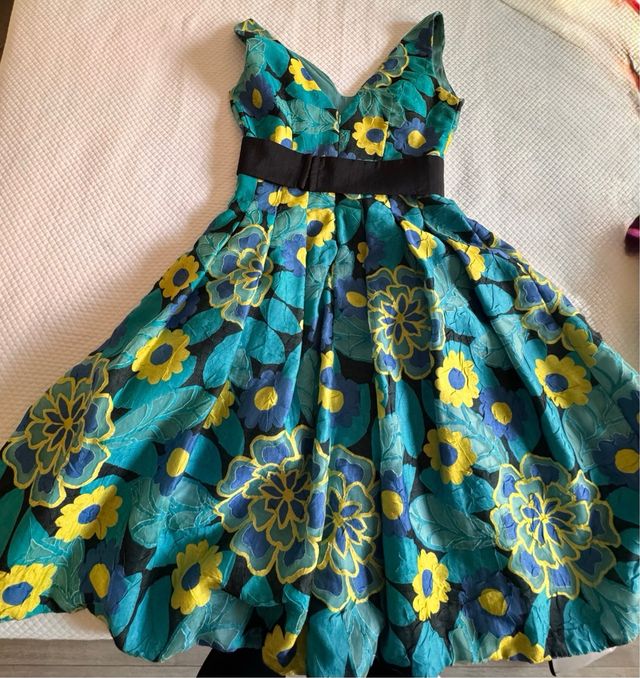 Vestido floral verde azulado y amarillo