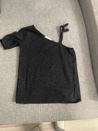 Top negro con purpurina