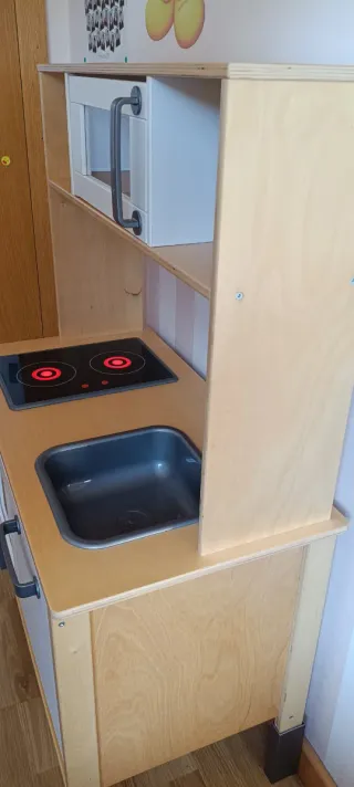 Cocinita juguete de madera en perfecto estado