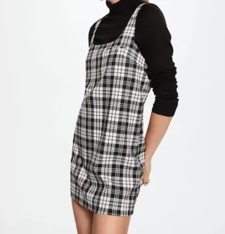 SIN USAR. Vestido Peto Pichi Cuadros Blanco y Negr