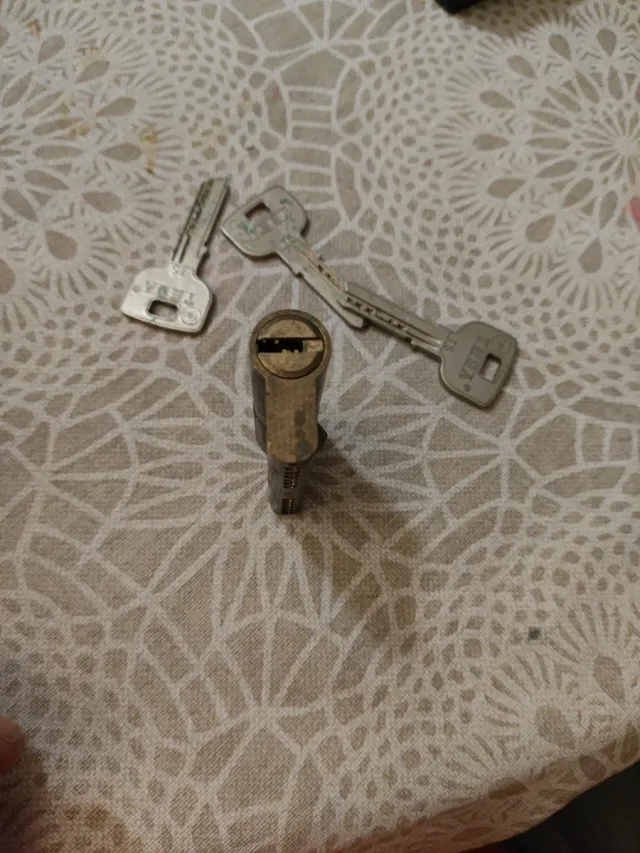 Bombín Tesa T80 TS con 2 llaves