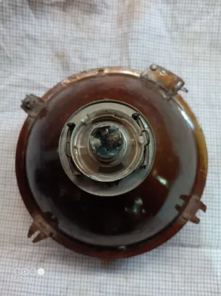 Faro de coche antiguo