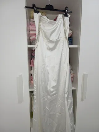 Vestido largo blanco con pedrería