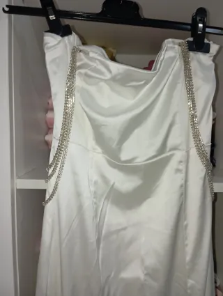 Vestido largo blanco con pedrería